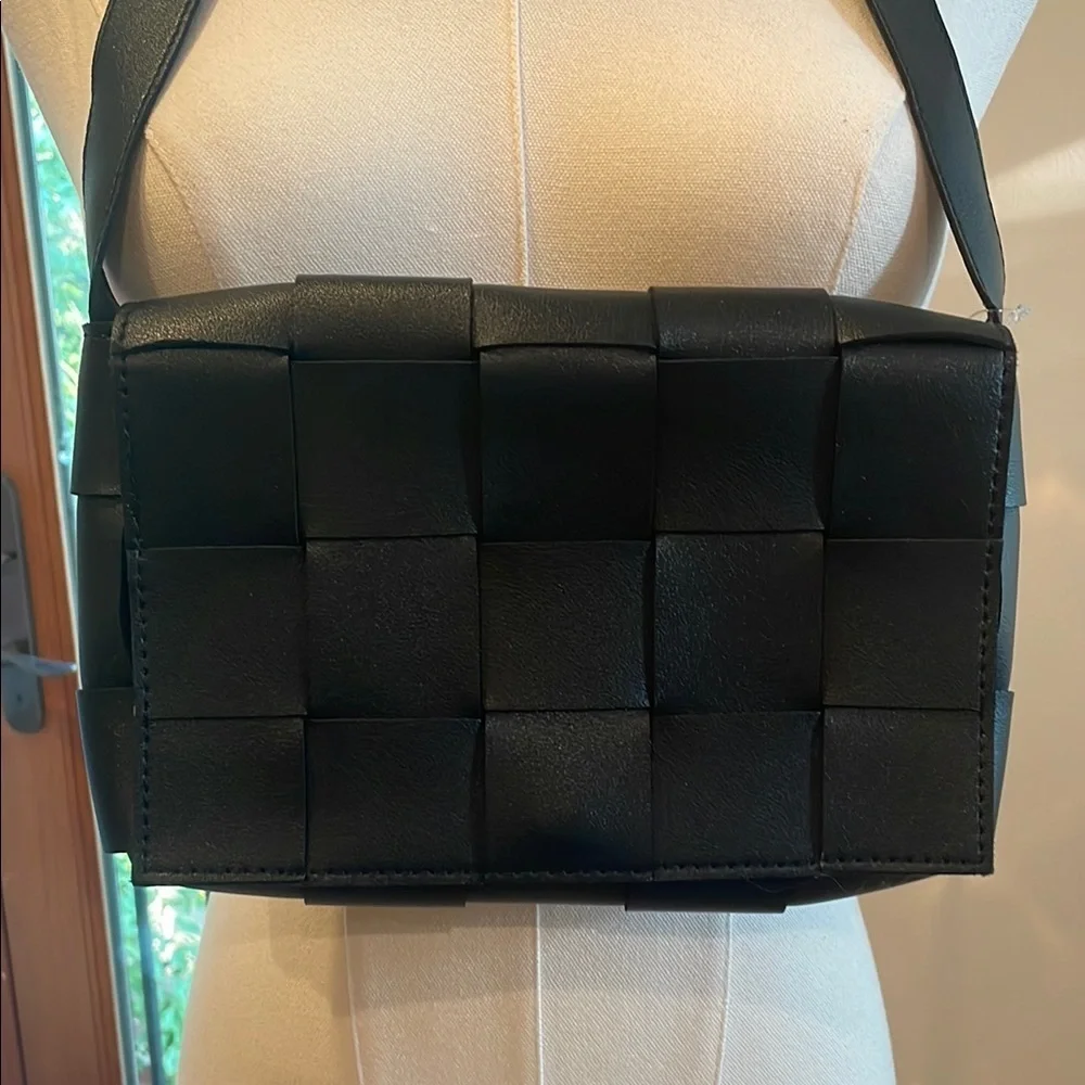 Black Woven Vegan Leather Crossbody Bag Purse - Picture 2 of 6